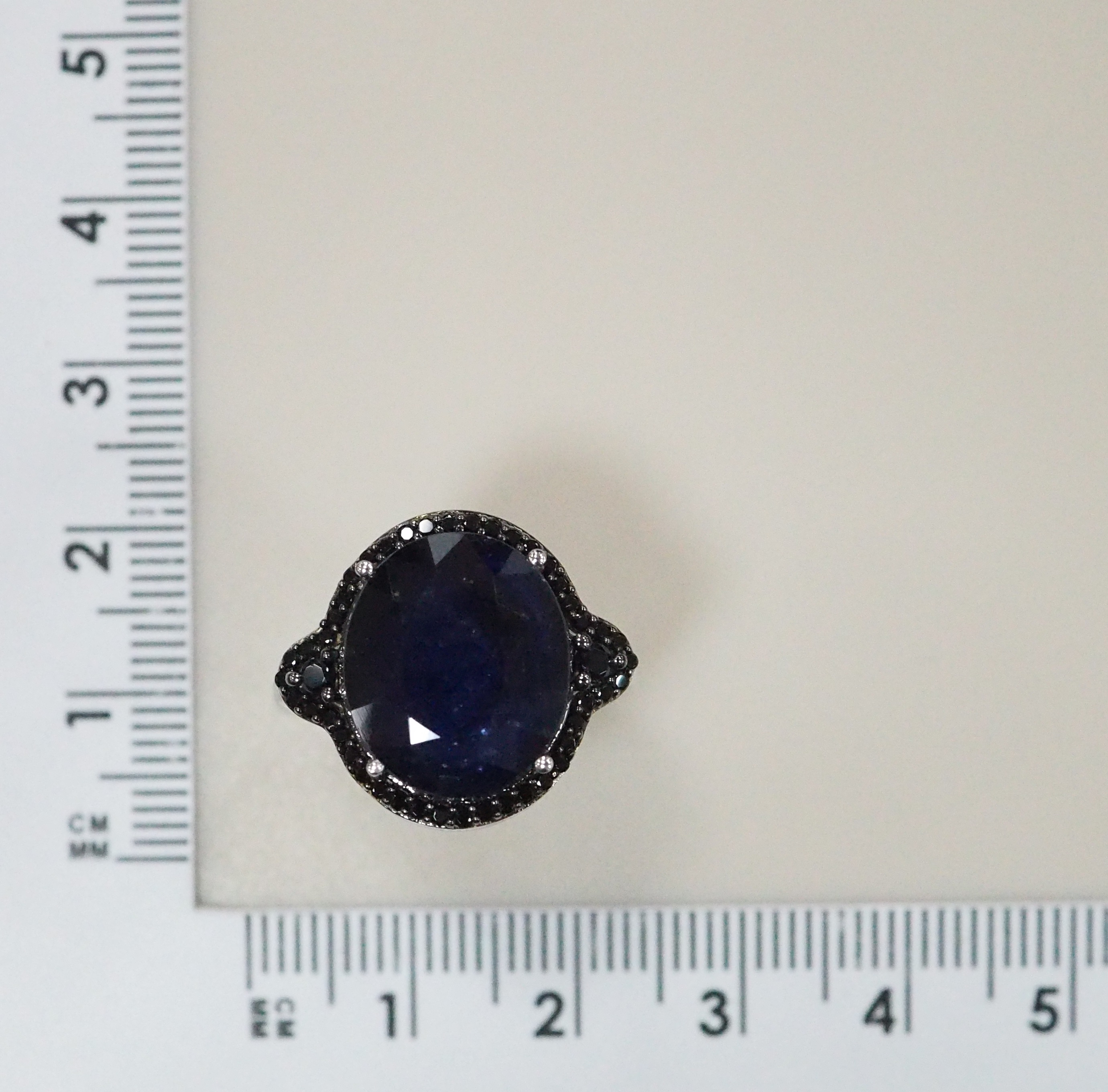Серебряное кольцо с сапфиром